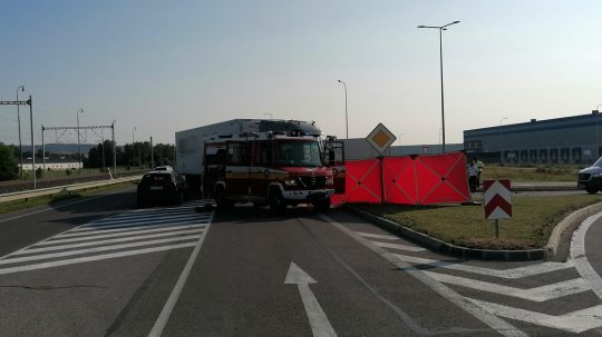 Na snímke miesto tragickej nehody pri Trenčíne, pri ktorej zomrel motocyklista.