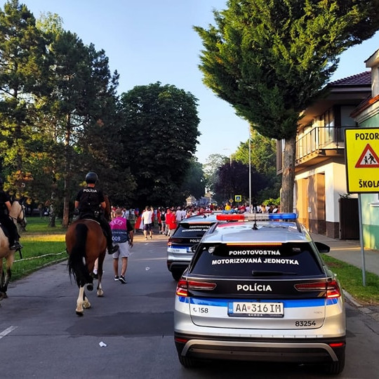 Neznámi muži napadli v D. Strede po futbalovom zápase anglického fanúšika, prípad vyšetruje polícia