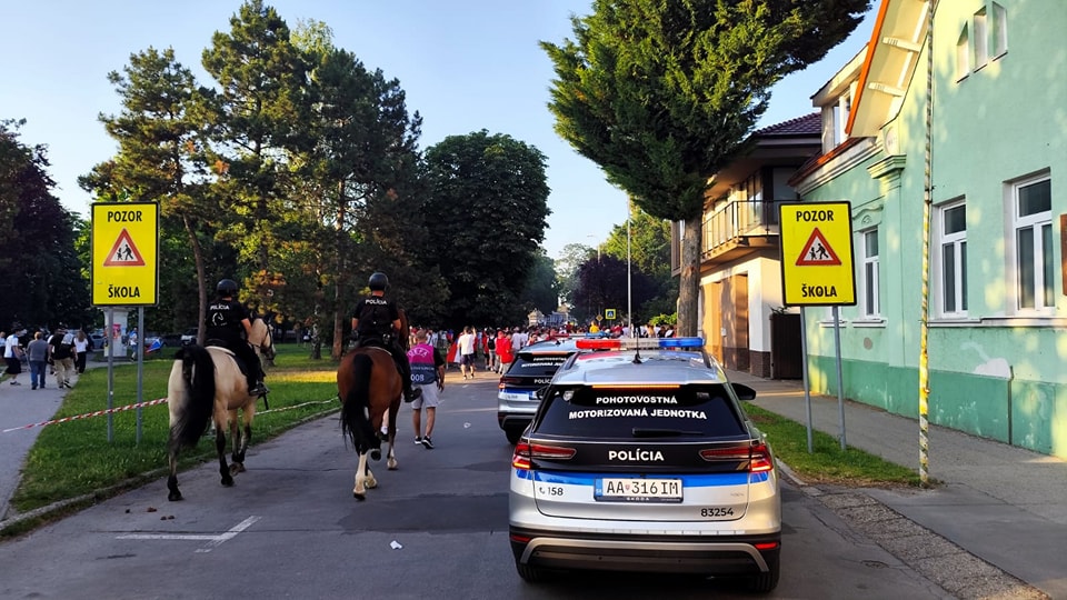 Neznámi muži napadli v D. Strede po futbalovom zápase anglického fanúšika, prípad vyšetruje polícia