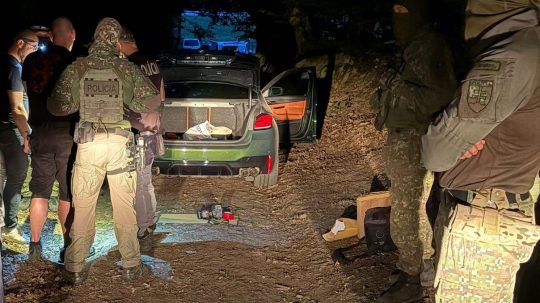 Na snímke policajti Národnej protidrogovej jednotky pri akcii Fantóm.