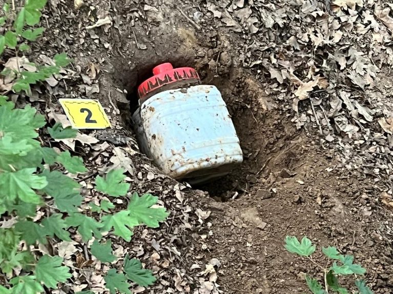 Na snÃƒÂ­mke dÃƒÂ´kaznÃƒÂ½ materiÃƒÂ¡l, ktorÃƒÂ½ polÃƒÂ­cia zaistila pri akcii FantÃƒÂ³m.