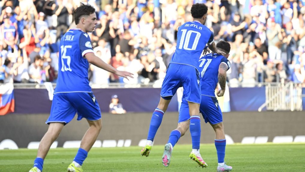 Nezvládnutý vstup do zápasu stál Slovákov lepší výsledok, hodnotia experti. Ofenzíva utrpela striedaním Lea Sauera, reagoval Greško