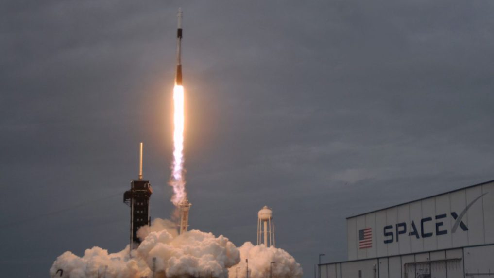 Miliardár Musk chcel odstaviť vesmírnu loď kľúčovú pre NASA. Nakoniec tak nespraví