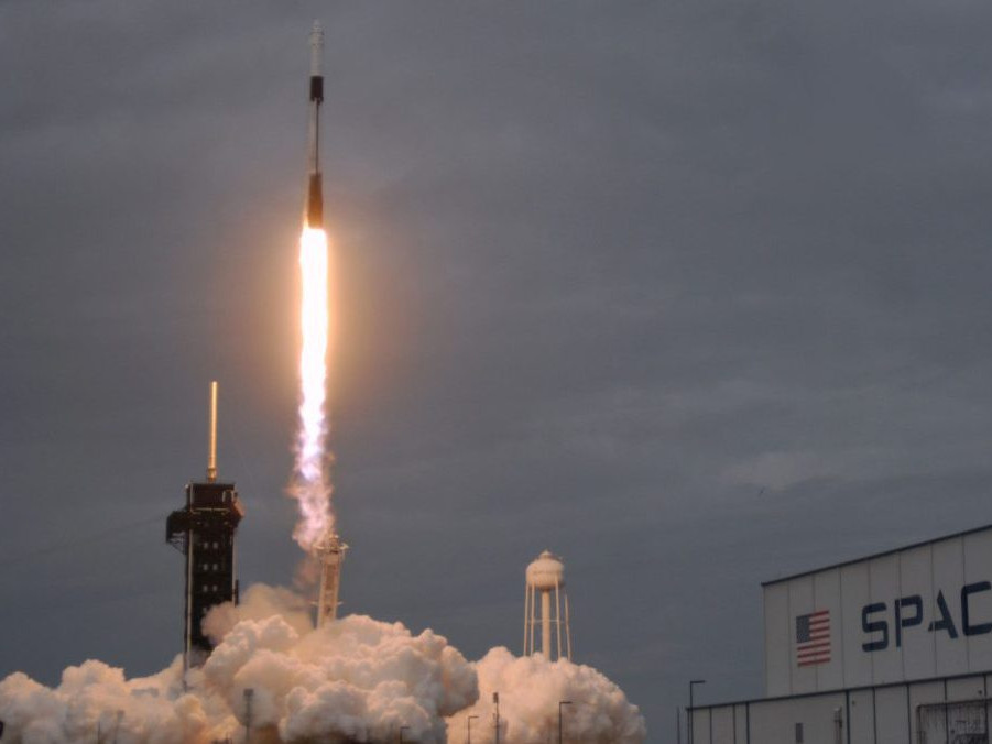Miliardár Musk chcel odstaviť vesmírnu loď kľúčovú pre NASA. Nakoniec tak nespraví