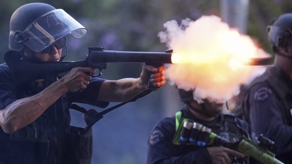 Americká armáda vysiela 700 príslušníkov námornej pechoty do Los Angeles, kde pokračujú demonštrácie
