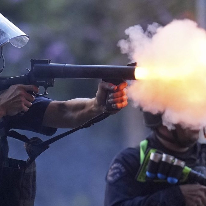 Americká armáda vysiela 700 príslušníkov námornej pechoty do Los Angeles, kde pokračujú demonštrácie