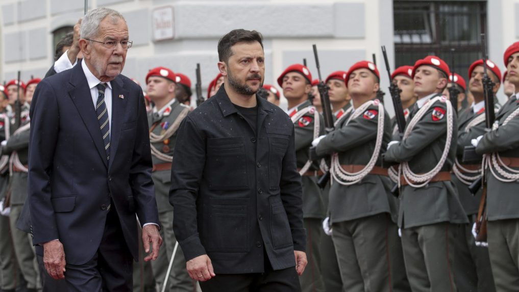 Volodymyr Zelenskyj prvýkrát od začiatku ruskej invázie navštívil Rakúsko. Ocenil podporu tejto neutrálnej krajiny