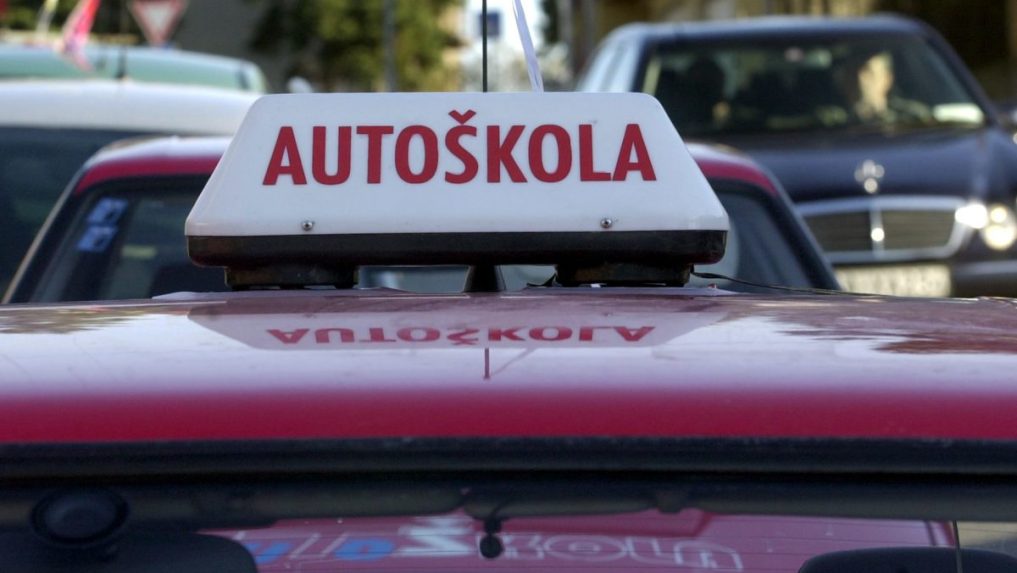 Výcvik v autoškole by mohol prejsť zmenami. Šéf komory autoškôl to víta, hovorí o šetrení času aj peňazí
