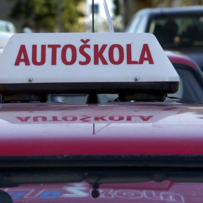 Výcvik v autoškole by mohol prejsť zmenami. Šéf komory autoškôl to víta, hovorí o šetrení času aj peňazí