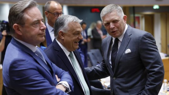Sprava Robert Fico, maďarský premiér Viktor Orbán a predseda belgickej vlády Bart De Wever na samite v Bruseli.