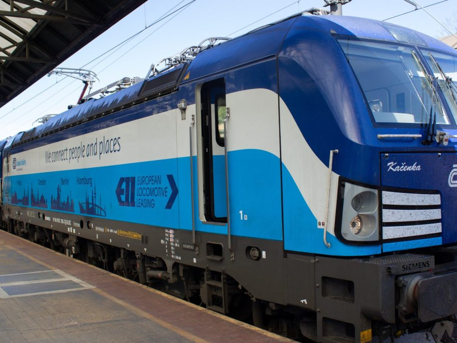 Na snímke lokomotíva spoločnosti European Locomotive Leasing, ktorú si prenájímajú České dráhy.