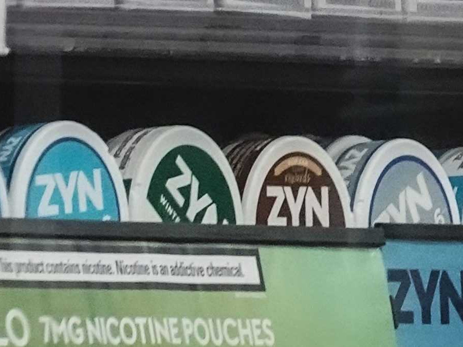 Balenia nikotínových vrecúšok.