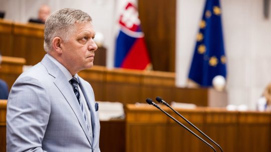 Premiér Robert Fico (Smer-SD).