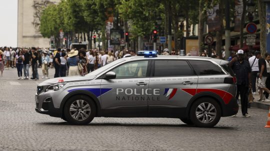policajné auto vo Francúzsku