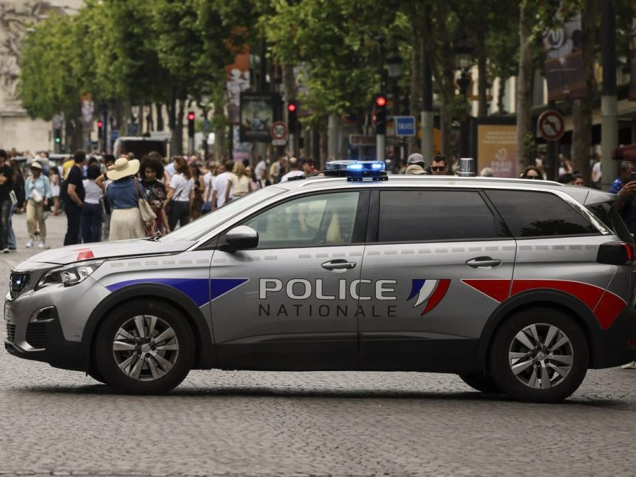 policajné auto vo Francúzsku