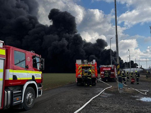 V českých Hustopečiach nad Bečvou sa vykoľajil nákladný vlak.