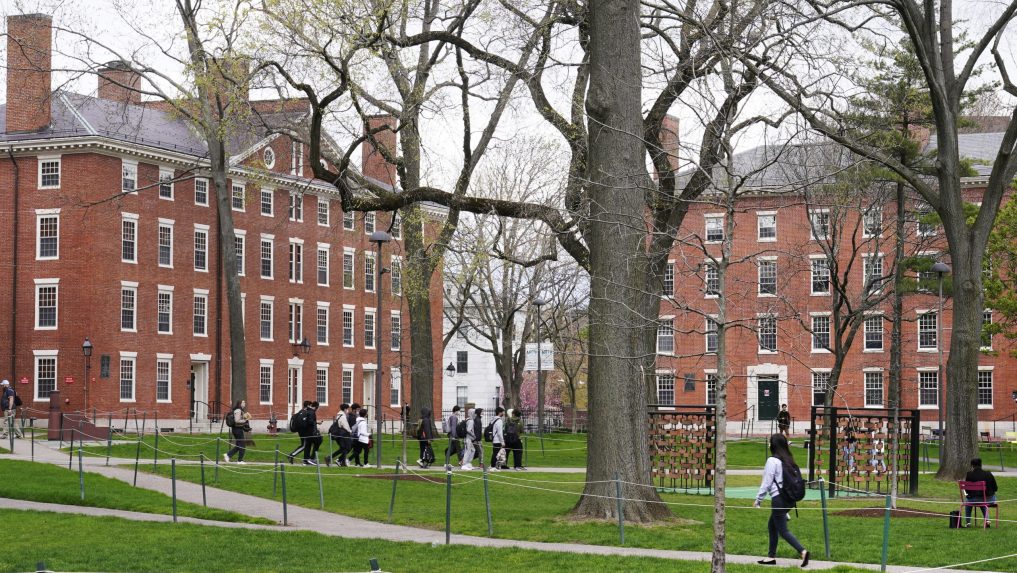 Súd zakázal Trumpovej vláde blokovať vstup do krajiny cudzincom mieriacim na Harvard