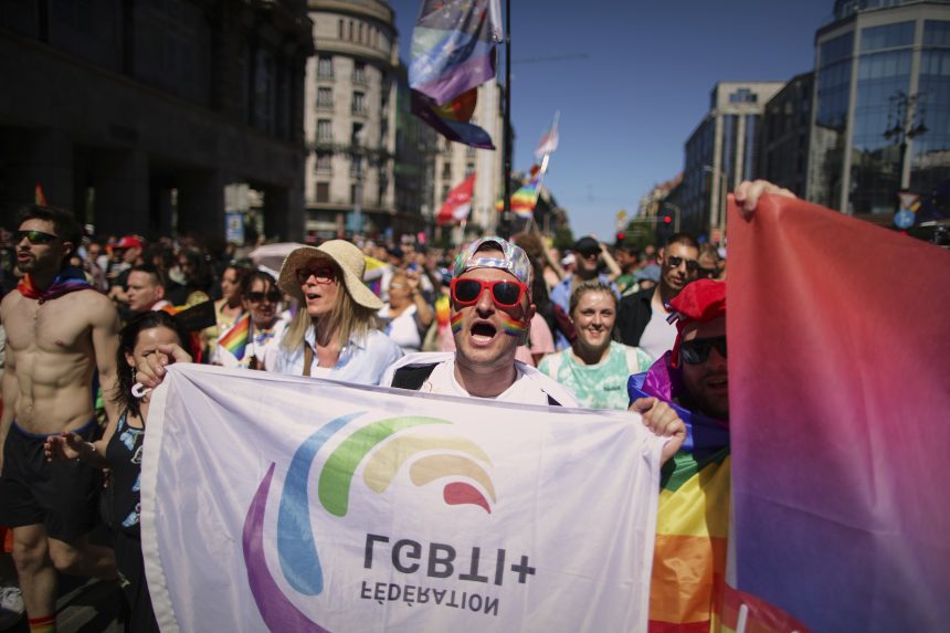 Na snÃƒÂ­mke ÃƒÂºÃ„ÂastnÃƒÂ­ci Pride v BudapeÃ…Â¡ti.