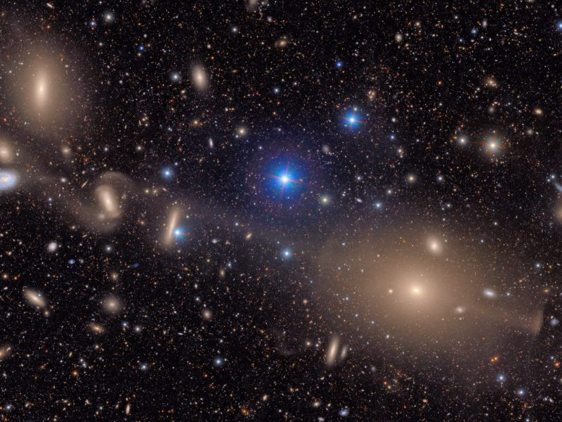 Priekopnícke observatórium v Čile zverejnilo prvé snímky galaxií vzdialených tisíce svetelných rokov