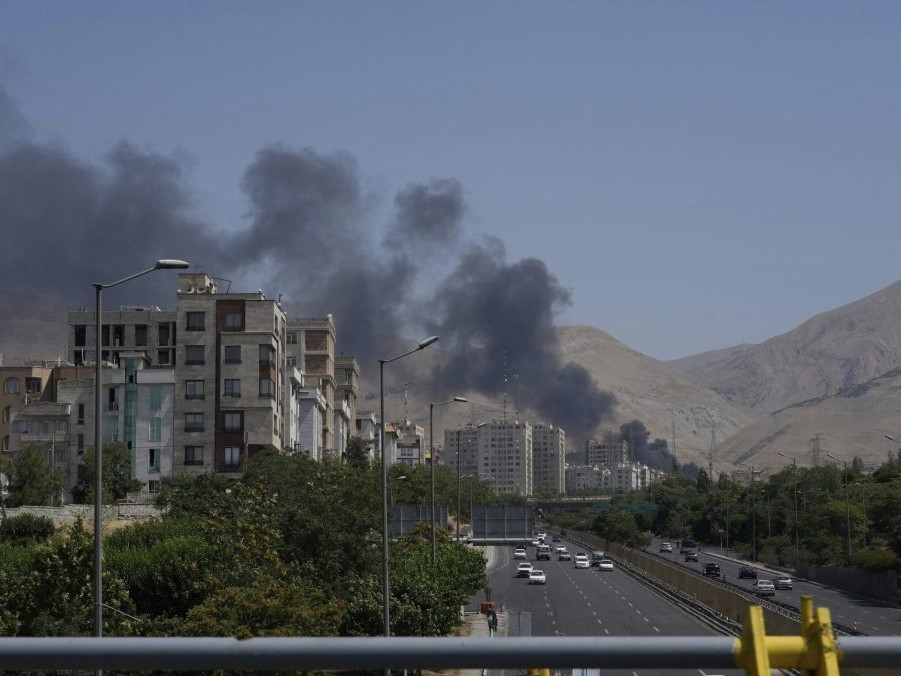 dymiace budovy v Teheráne