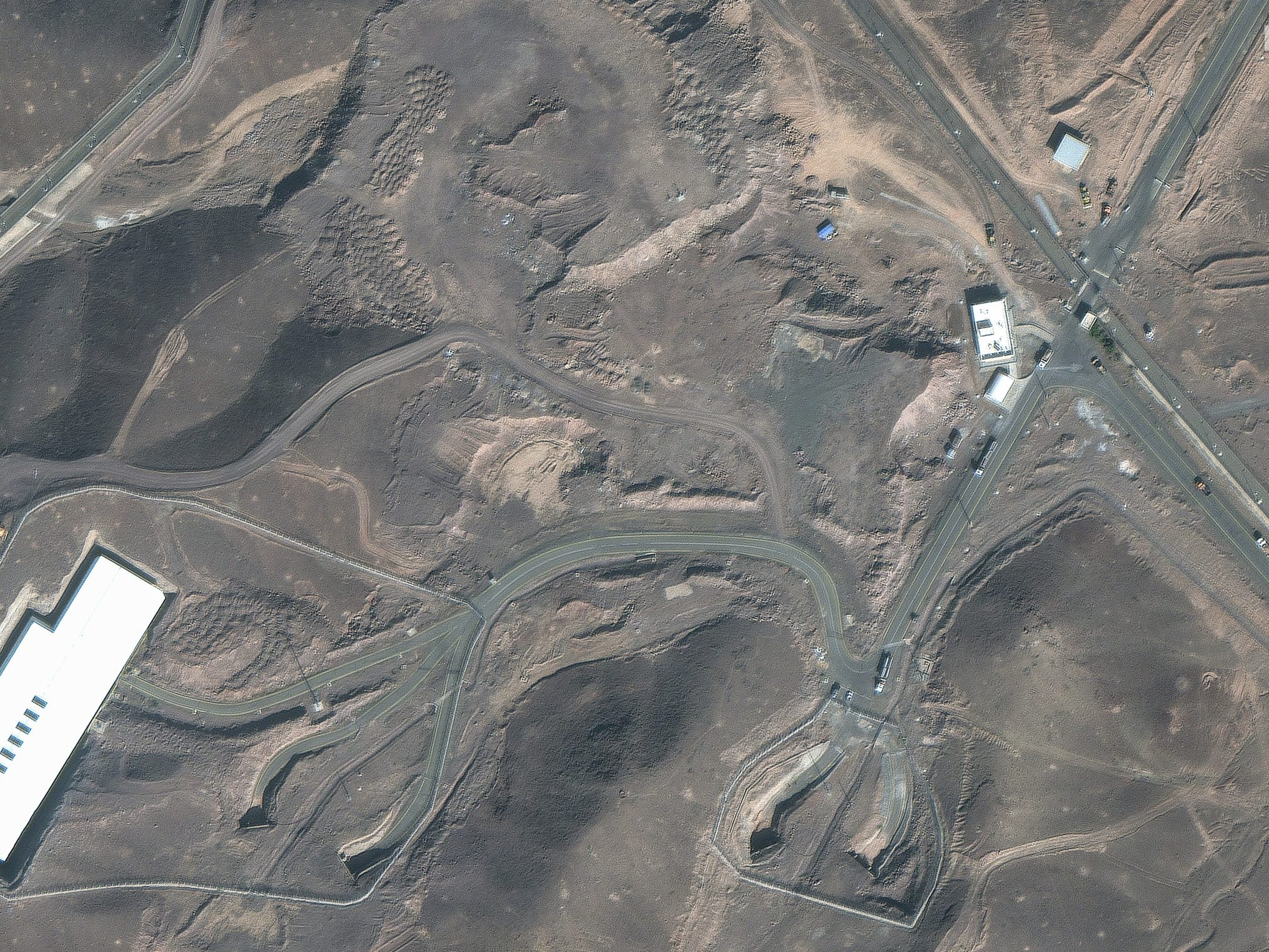 Iránske zariadenie Fordo zachytené na satelitný snímok spoločnosti Maxar Technologies.