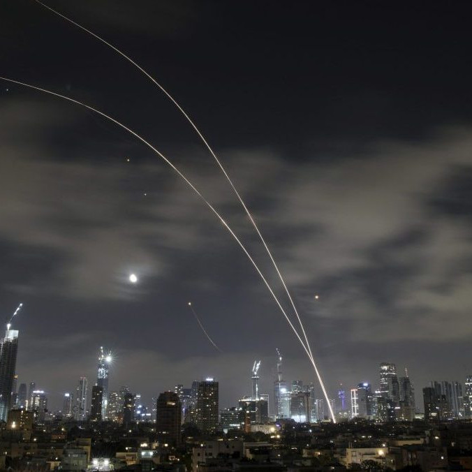 Irán tvrdí, že získal kontrolu nad izraelským nebom a použil hypersonické rakety