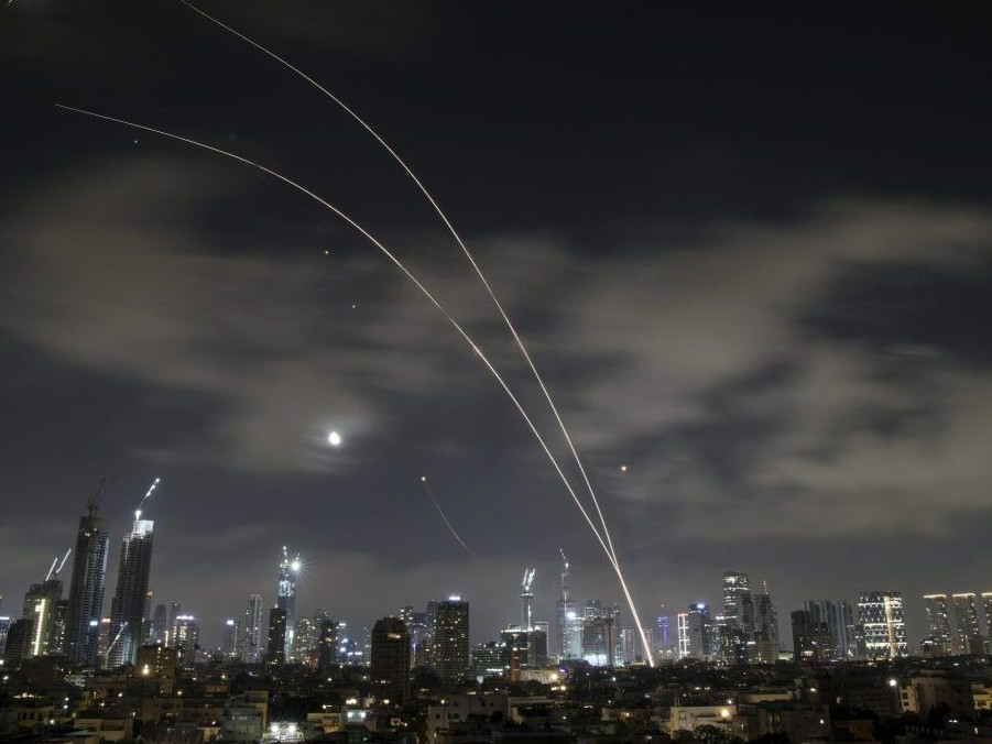 Irán tvrdí, že získal kontrolu nad izraelským nebom a použil hypersonické rakety