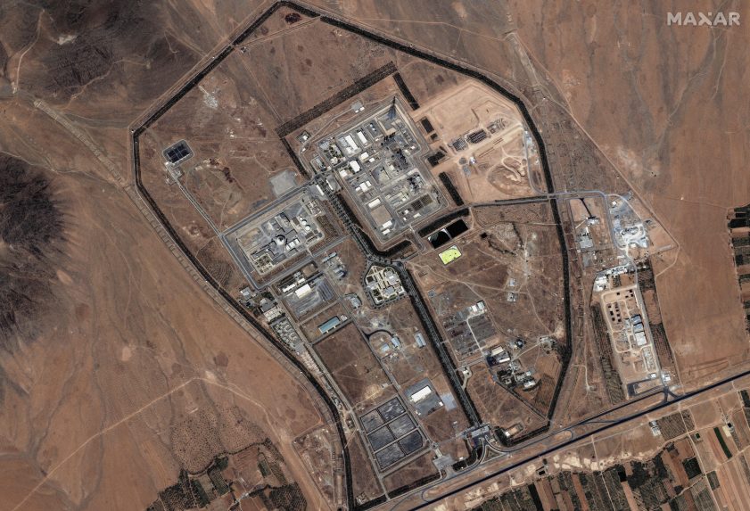 Izrael tvrdí, že jeho útoky na Irán oddialili vývoj jadrovej bomby o dva až tri roky. Izraelský minister priroval Irán ku KĽDR
