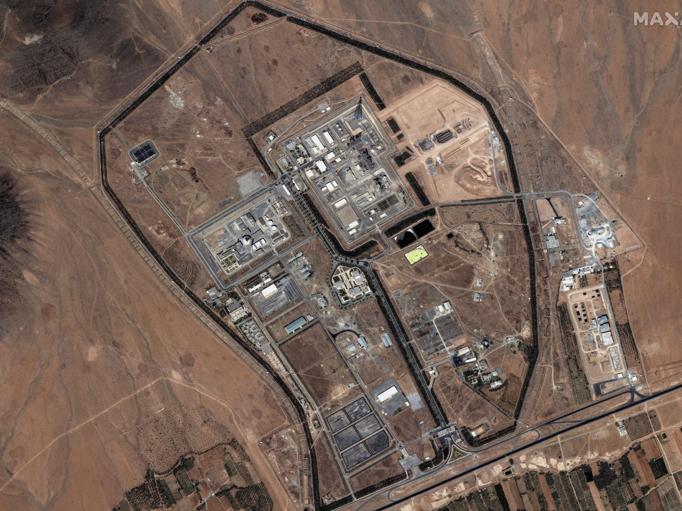 Izrael útočil aj ťažkovodný reaktor v Aráku.