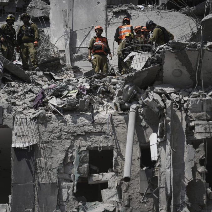 Izraelská armáda tvrdí, že zaznamenala rakety vypálené z Iránu. Ten porušenie prímeria odmieta