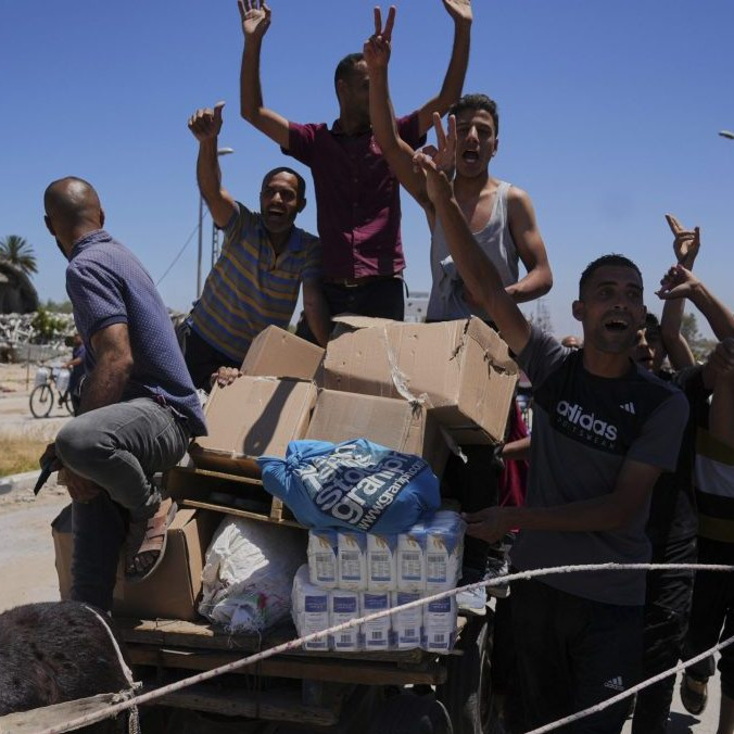 Centrá na distribúciu humanitárnej pomoci v Gaze zatvorili. Izrael označil ich okolie za bojové zóny