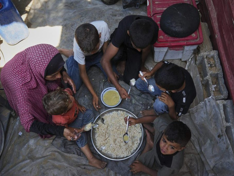 Dodávok pomoci do krajiny stále prúdi len malé množstvo.