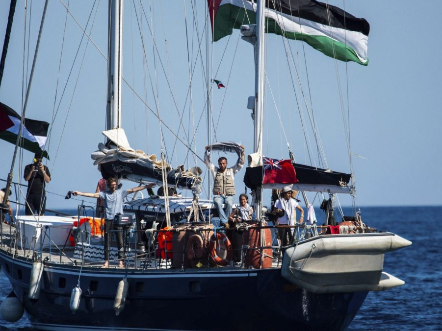 plachetnica Madleen na mori