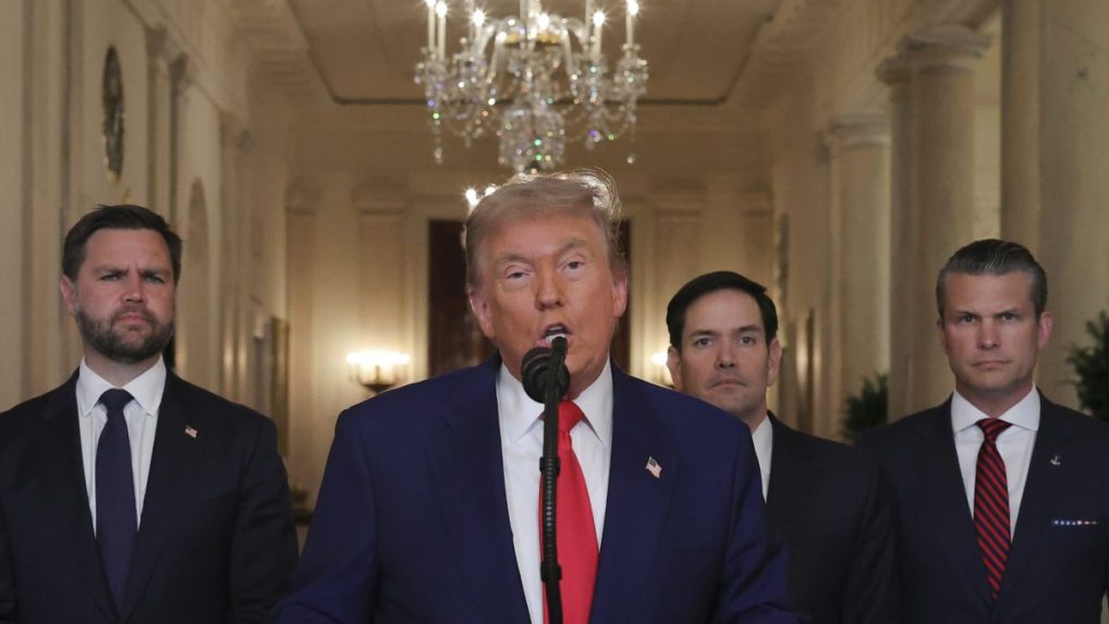 Trump varoval Irán: Ak nepristúpi na mier, čakajú ho oveľa väčšie údery. Netanjahu sa americkému prezidentovi poďakoval