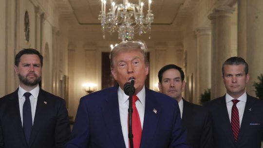 Donald Trump oznamuje v Bielom dome vo Washingtone, že Spojené štáty zaútočili bombami na tri jadrové zariadenia v Iráne