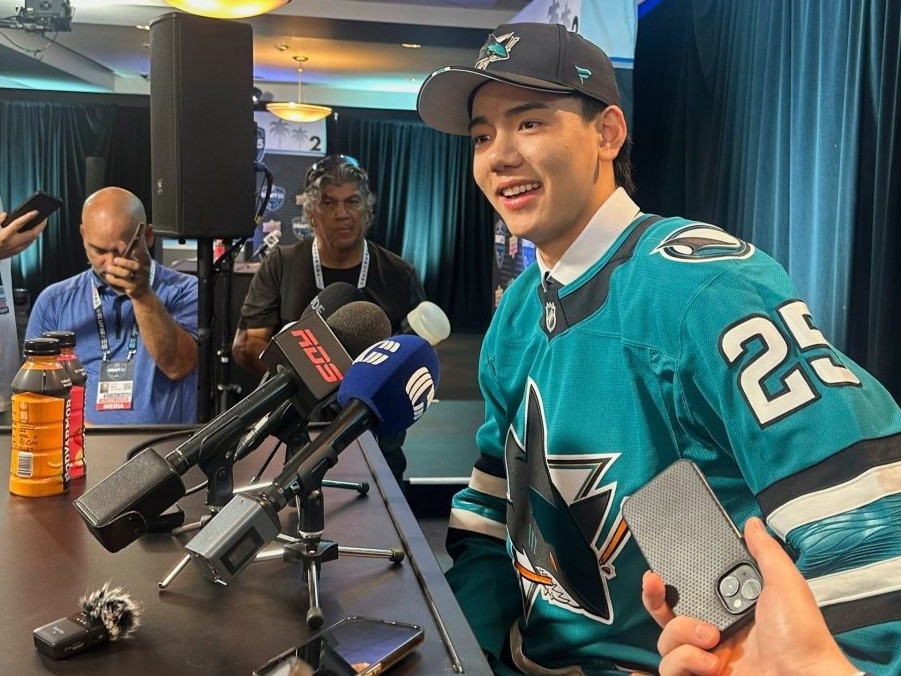 Wang sa zapísal do histórie: Stal sa najvyššie draftovaným hráčom do NHL narodeným v Číne