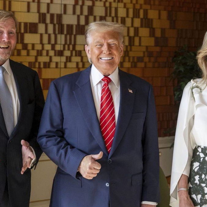 Donald Trump je na samite NATO zahrnutý lichôtkami. Nocoval v kráľovskom paláci, raňajkoval s panovníkom