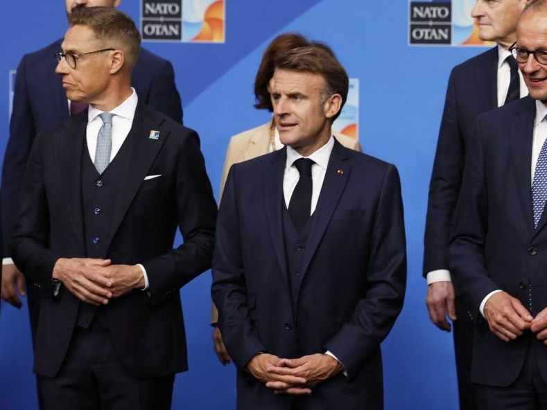 Na snímke lídri počas samitu NATO.