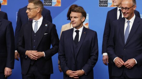 Na snímke lídri počas samitu NATO.