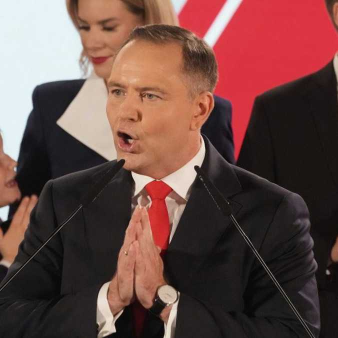 Poliaci si zvolili nového prezidenta: Stal sa ním kandidát opozície Karol Nawrocki