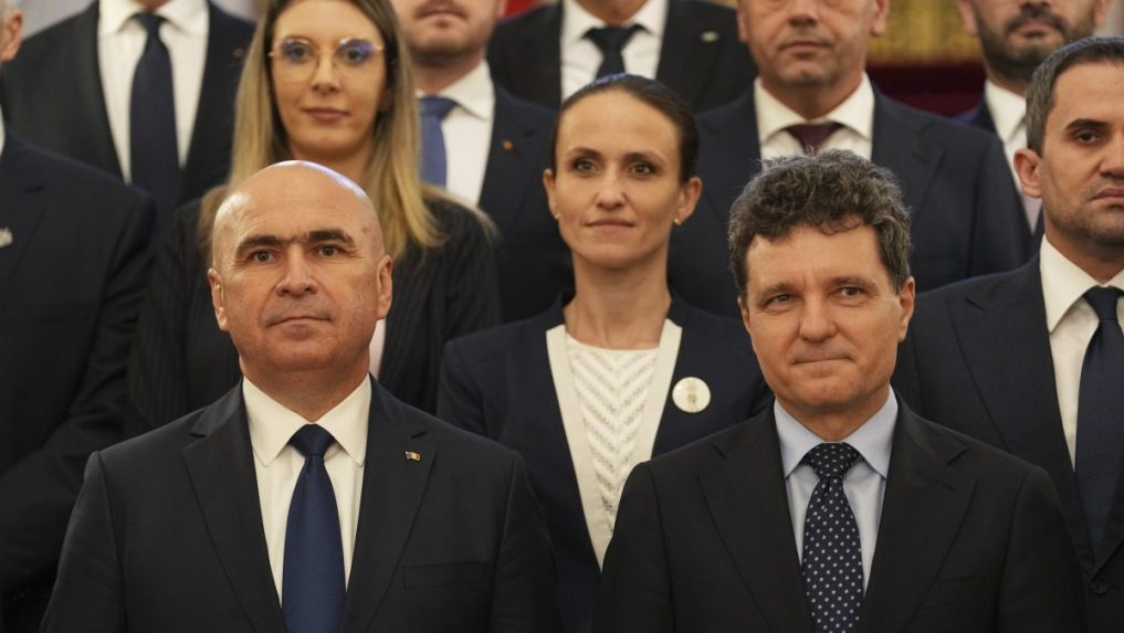Rumunský parlament po mesiacoch nepokojov podporil proeurópsku vládu premiéra Ilju Bolojana