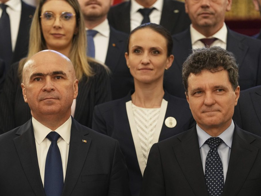 Zľava rumunský premiér Ilia Bolojan a prezident Nicušor Dan.