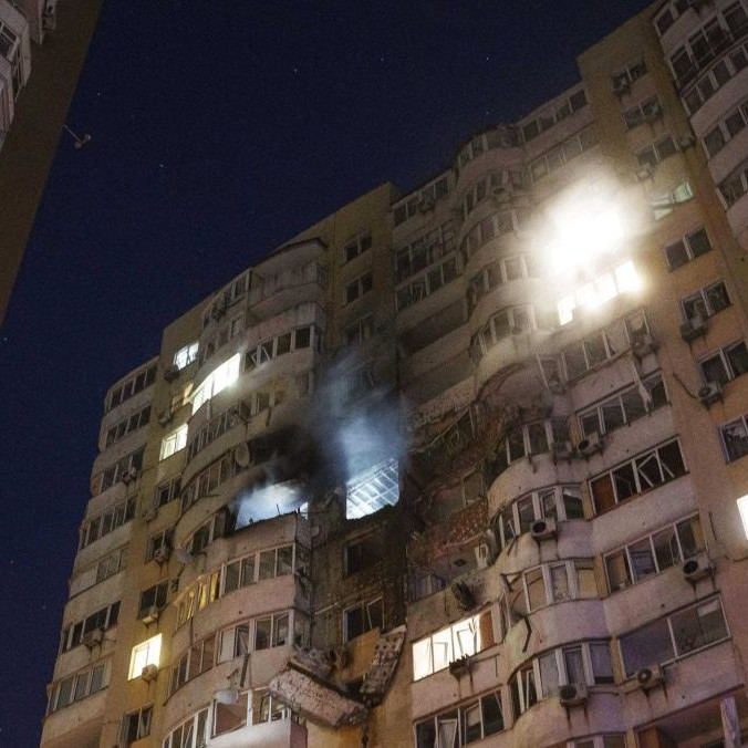Rusko v noci raketami a dronmi útočilo na ukrajinskú metropolu: Hlásia obete aj zranených