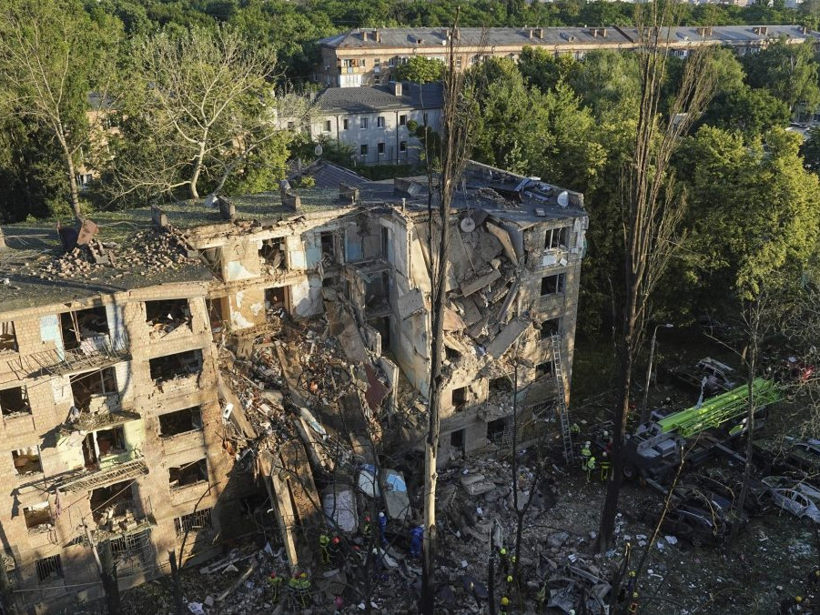 zničené budovy v Kyjeve