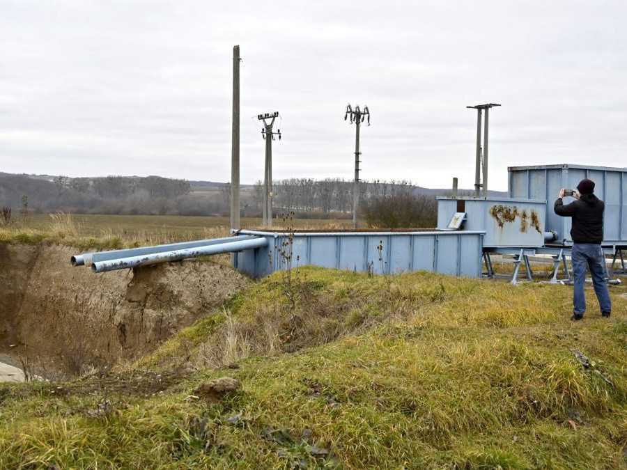 Na snímke geotermálny vrt medzi obcami Svinica-Ďurkov v okrese Košice.