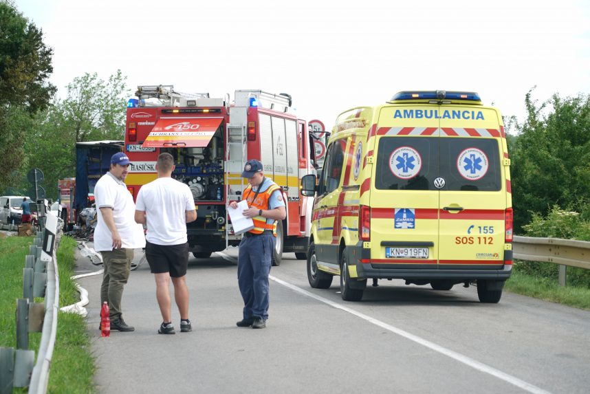 Tragédia v Kolárove: Zrejme úradoval mikrospánok, pri nehode vyhasli štyri ľudské životy