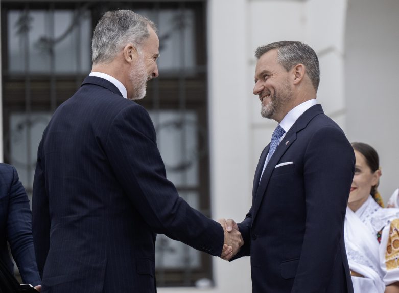 Na snÃƒÂ­mke sprava Ã…Â¡panielsky krÃƒÂ¡Ã„Â¾ Filip VI. a prezident SR Peter Pellegrini poÃ„Âas uvÃƒÂ­tacieho ceremoniÃƒÂ¡lu v Prezidentskom palÃƒÂ¡ci v Bratislave.