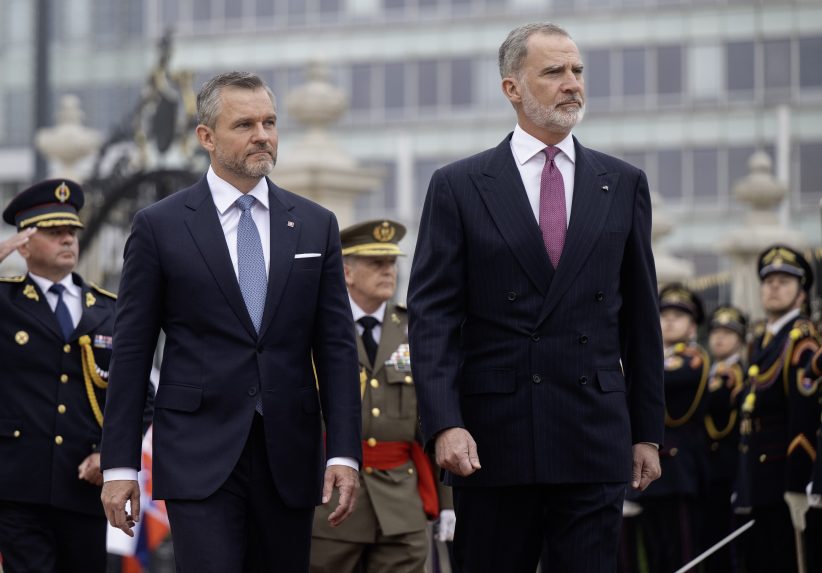 Na snÃƒÂ­mke sprava Ã…Â¡panielsky krÃƒÂ¡Ã„Â¾ Filip VI. a prezident SR Peter Pellegrini poÃ„Âas uvÃƒÂ­tacieho ceremoniÃƒÂ¡lu v Prezidentskom palÃƒÂ¡ci v Bratislave.