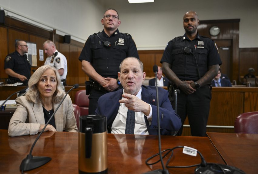 Hollywoodsky producent Harvey Weinstein je vinný zo sexuálneho zločinu, rozhodla porota v New Yorku