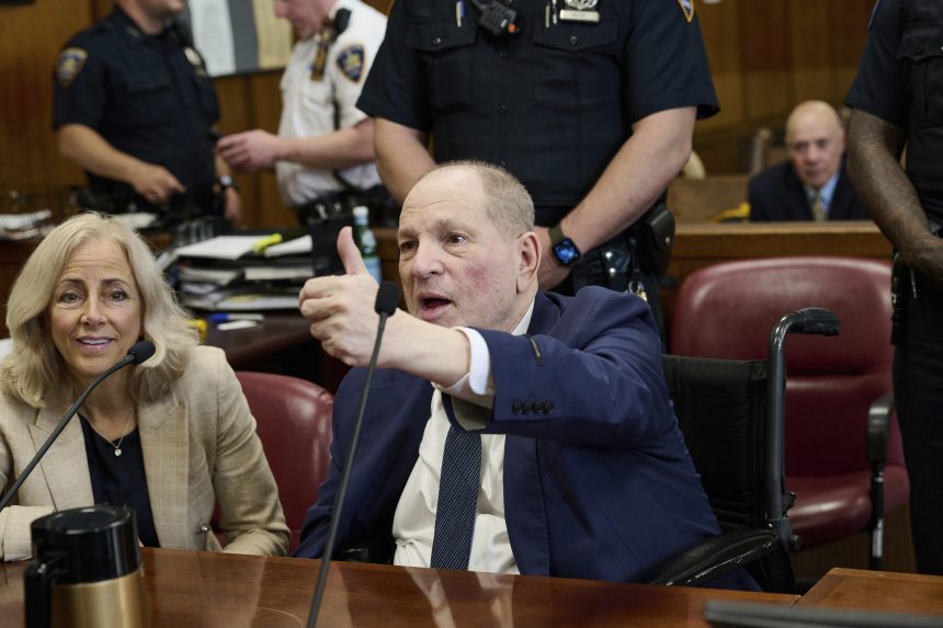 Harvey Weinstein predstupuje pred Ã…Â¡tÃƒÂ¡tny sÃƒÂºd na Manhattane